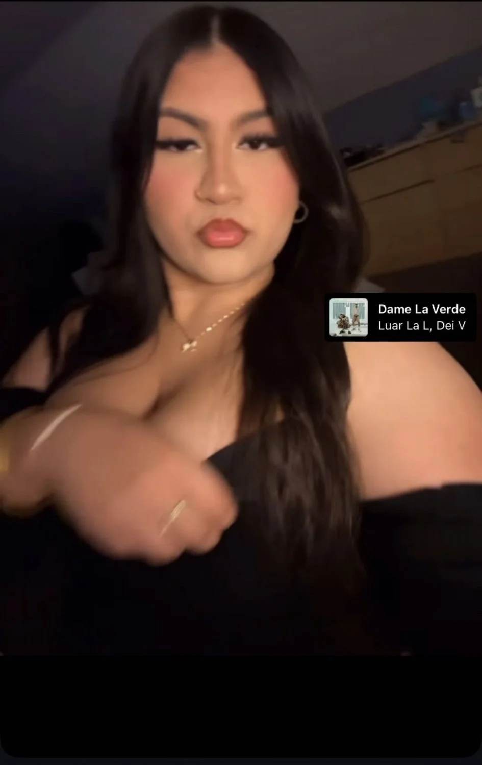 can someone get her nudes image 6