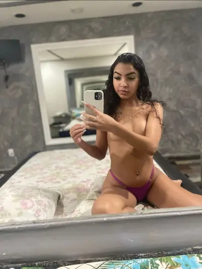 Novinha safada, caiu na net dando para os amigos da escola cover image
