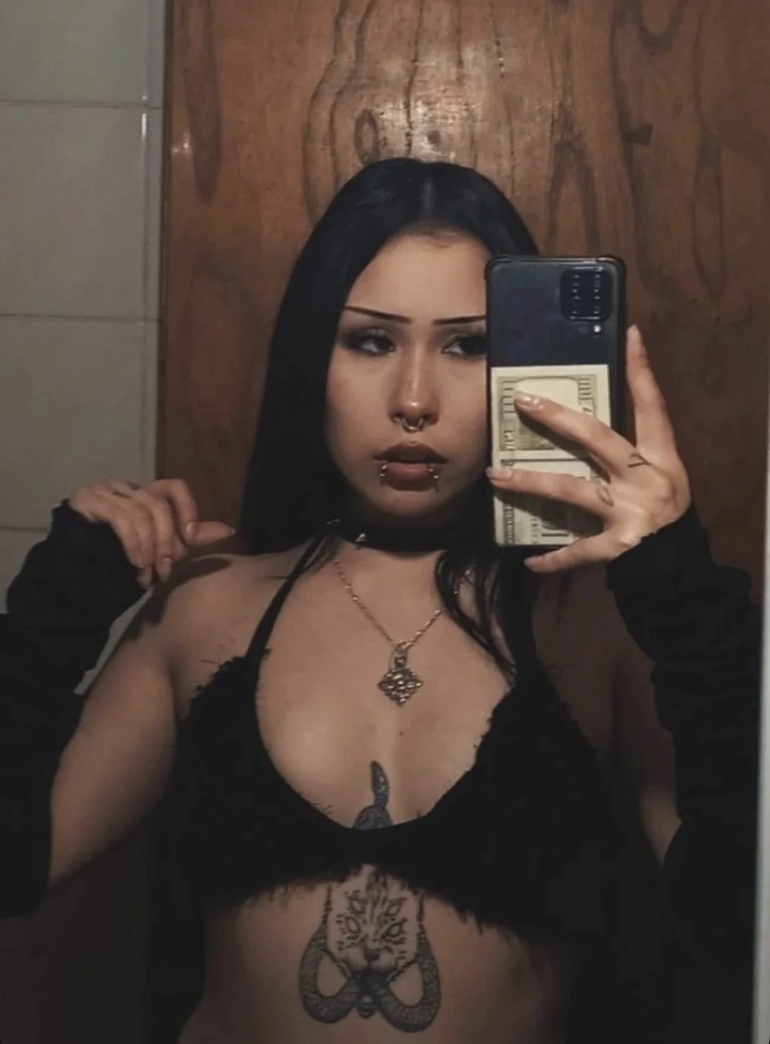 Algo de esta putita image 5