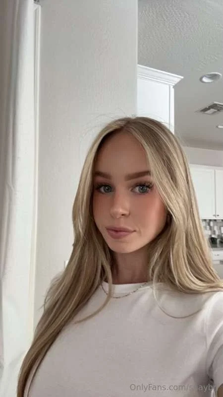 Blonde beauty main image
