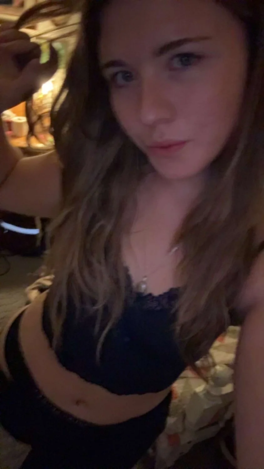 beautiful amateur gf Afton image 13