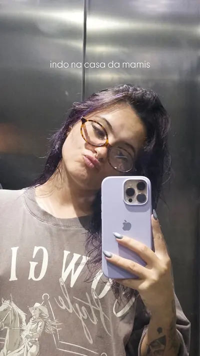 Alguém tem tesão nela?? cover image