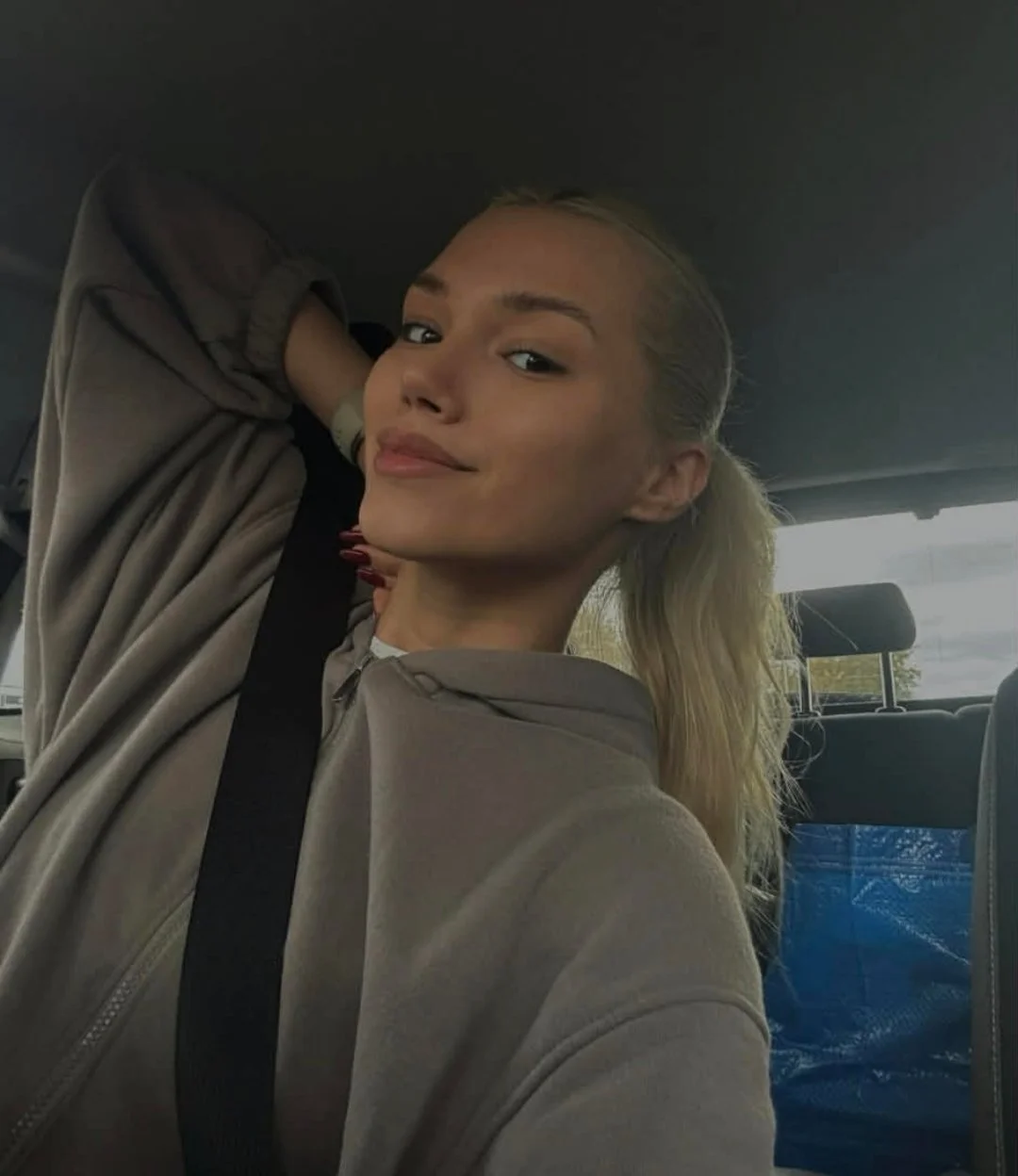 Shameless fit teen slut Andrea post naked selfie image 5