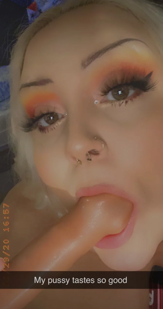 Lyndsey loves to suck main image