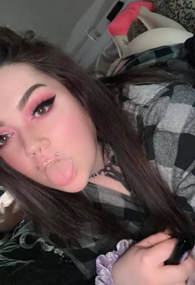 Hold these while the dumbass gets more for me 😉, make it famous and maybe I’ll share image 17