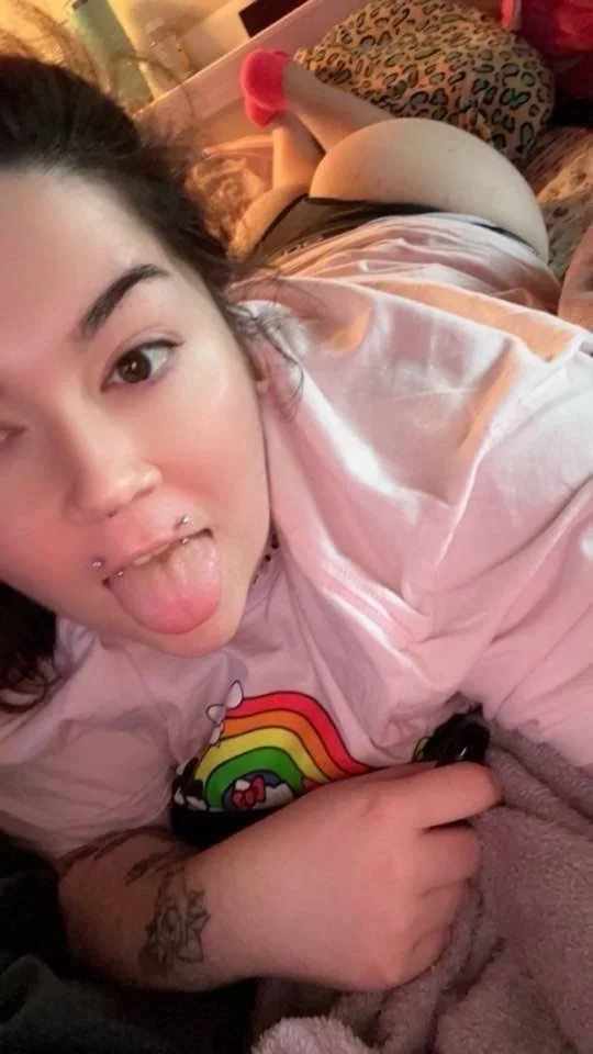 Hold these while the dumbass gets more for me 😉, make it famous and maybe I’ll share image 19