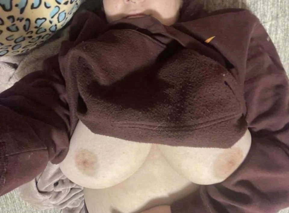 Hold these while the dumbass gets more for me 😉, make it famous and maybe I’ll share image 31