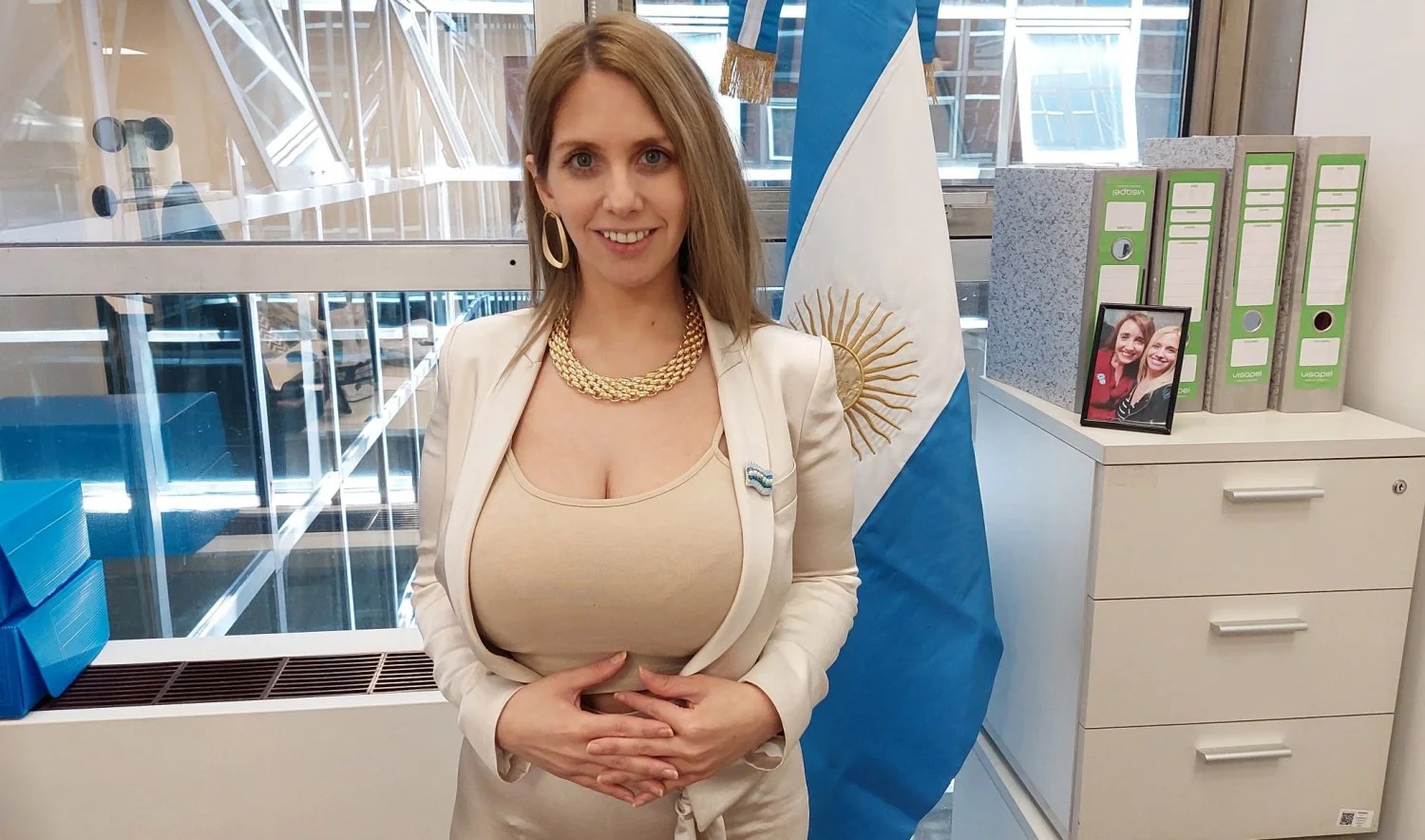 Loira Argentina peituda main image