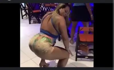 Quem tem o vídeo dessa coroa gostosa rebolando? cover image
