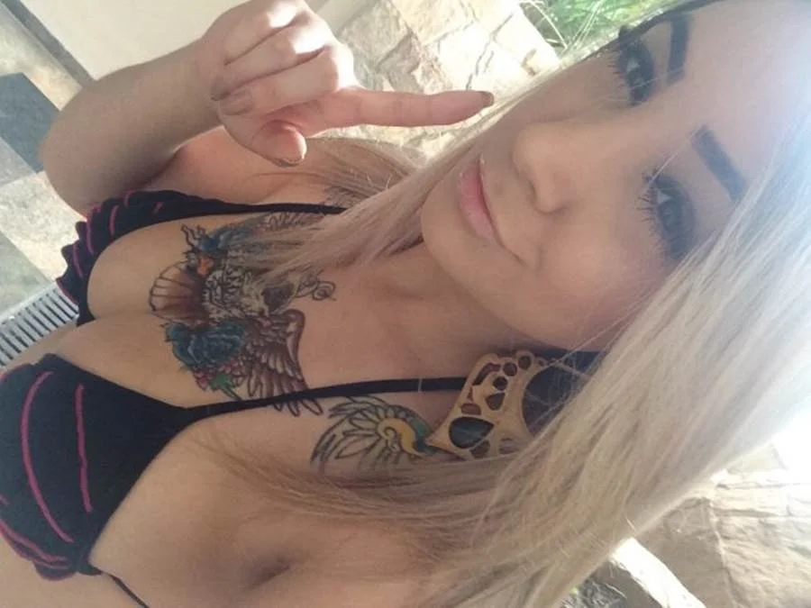 Puta loira tatuada teve os nudes vazados! safada quis se exibir pra macho e caiu na net! image 10