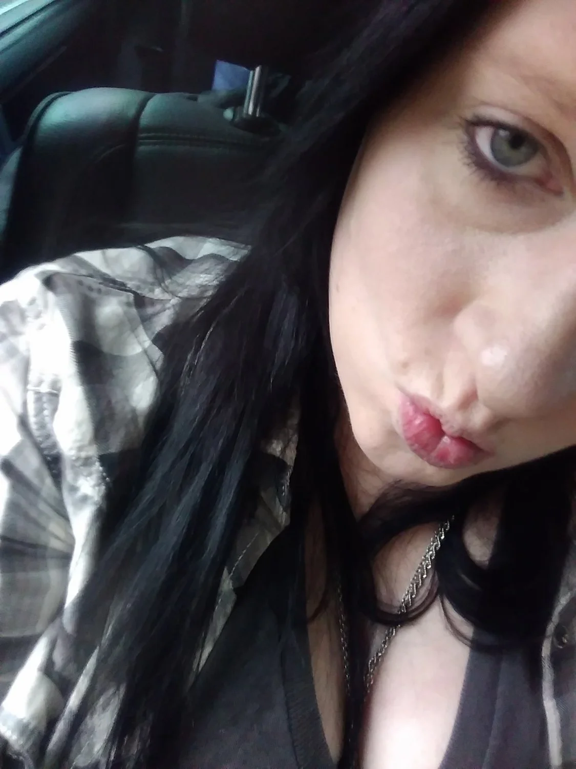 Trina My Chubby Pale MILF Goth Mommie. image 2