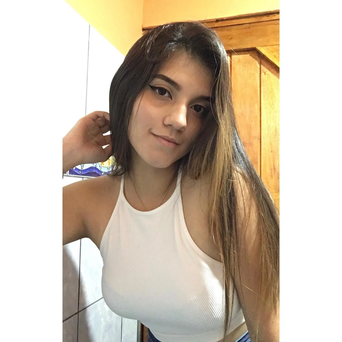 Sexy nerdy latina teen Paola image 10