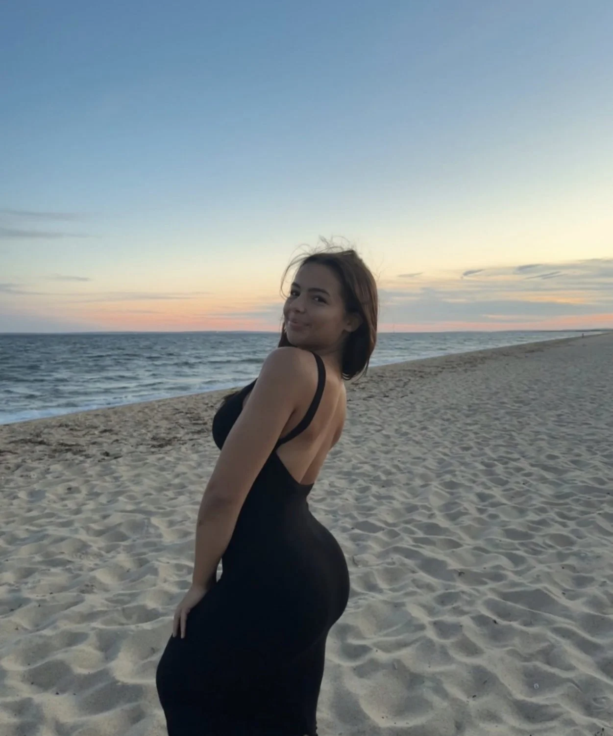 Thick and busty VSCO slut Gracie image 18