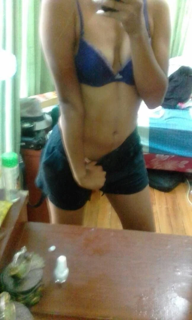 Pretty girl showing some skin🇵🇬 image 18
