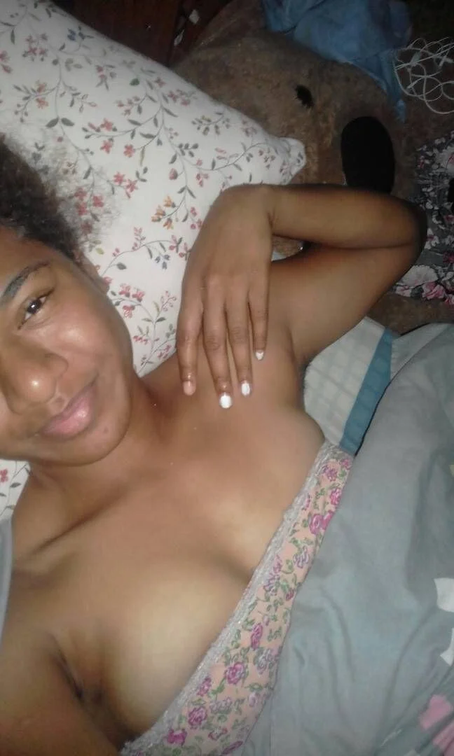 Pretty girl showing some skin🇵🇬 image 21