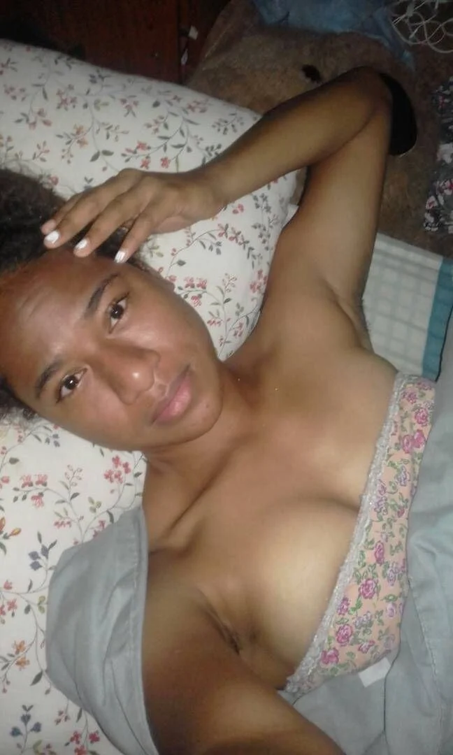 Pretty girl showing some skin🇵🇬 image 22