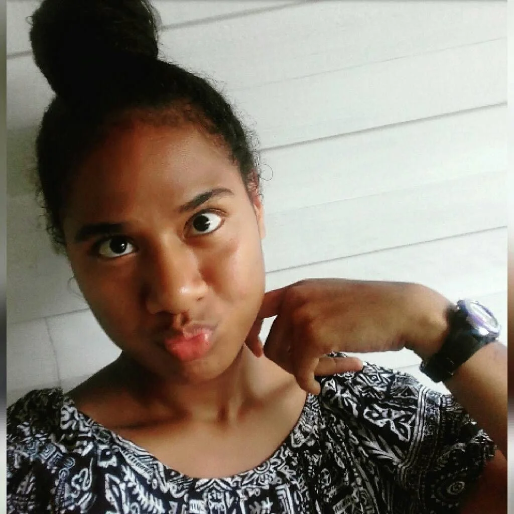 Pretty girl showing some skin🇵🇬 image 32