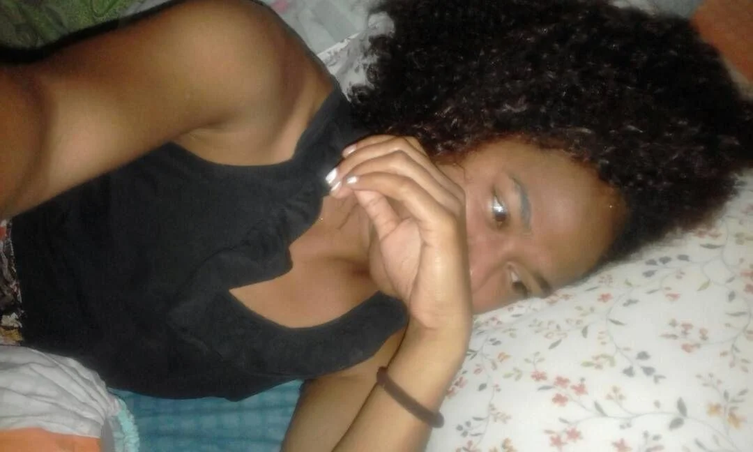 Pretty girl showing some skin🇵🇬 image 8