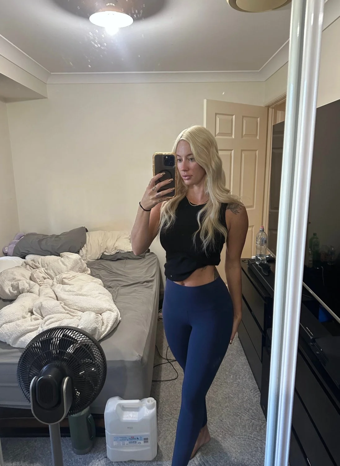Blonde, thick and sweet from my head to my feet main image