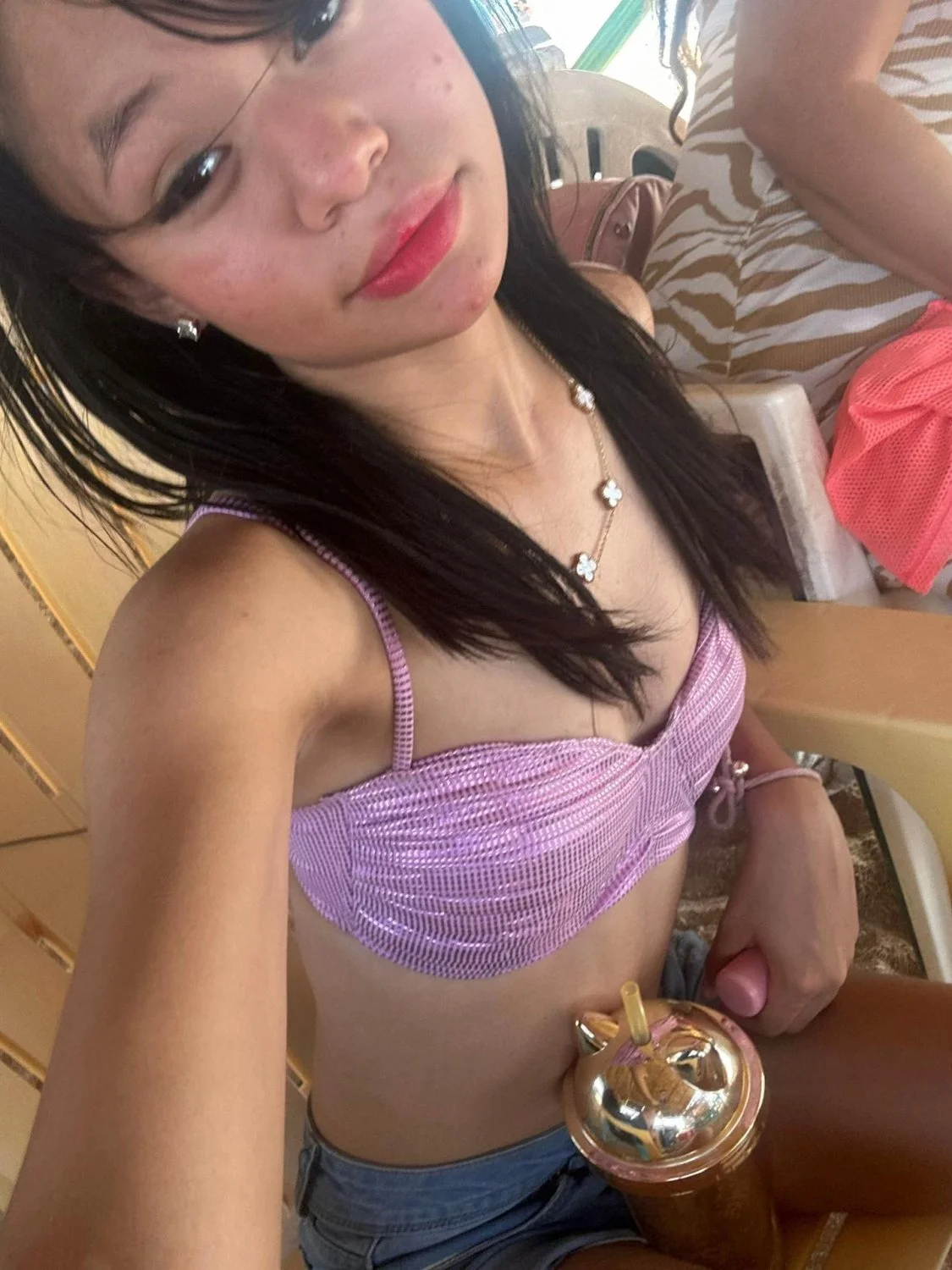 (Comentem) Novinha seguidora quer saber qm comeria ela gostoso image 4