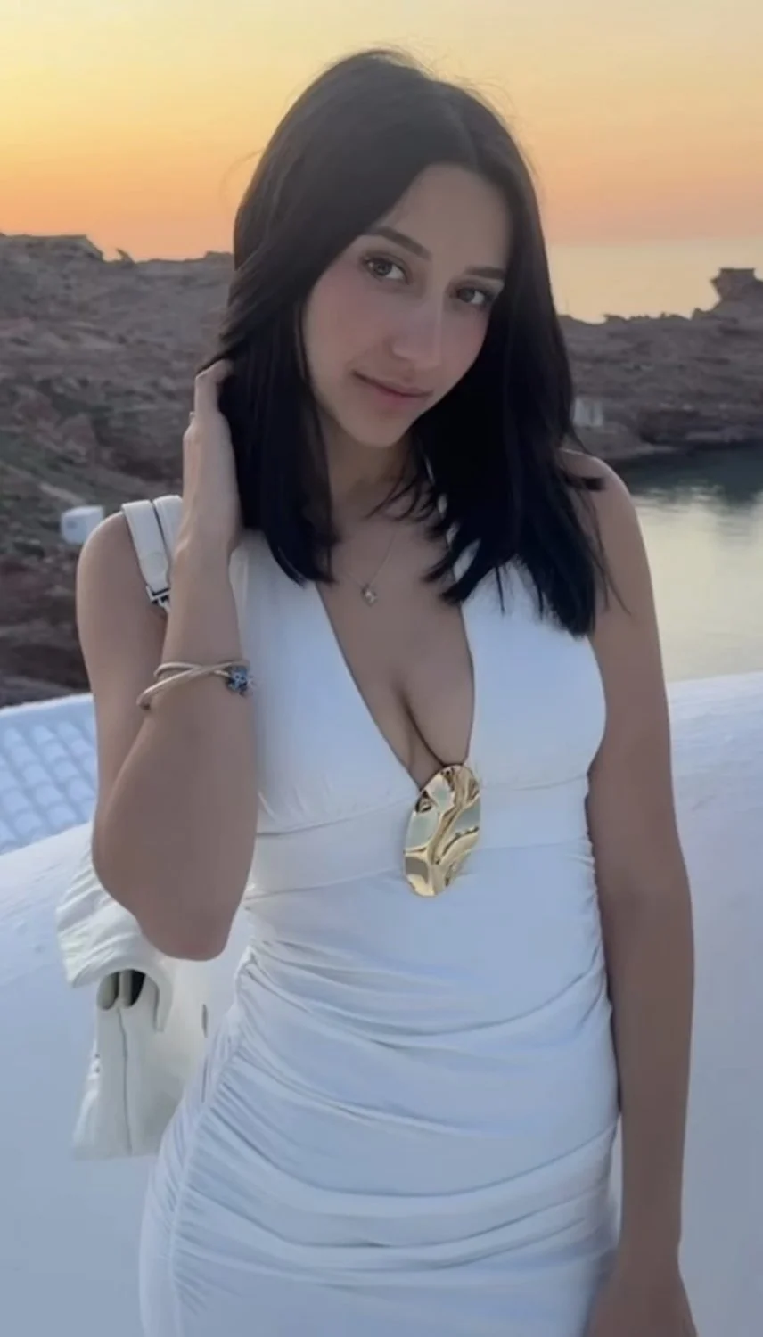 Anna delgado, una puta baratísima que se cree influencer y es una comepollas más image 16