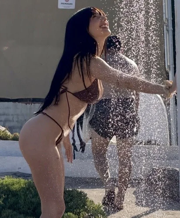Anna delgado, una puta baratísima que se cree influencer y es una comepollas más image 4