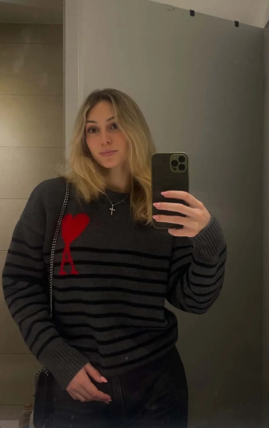 Shameless baddie teen slut Luna post naked selfie image 10