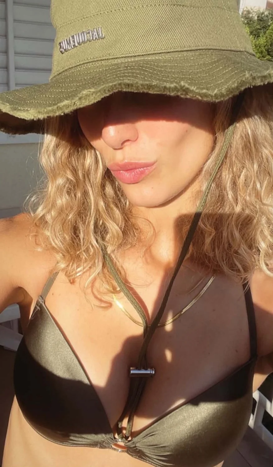Shameless baddie teen slut Luna post naked selfie image 12