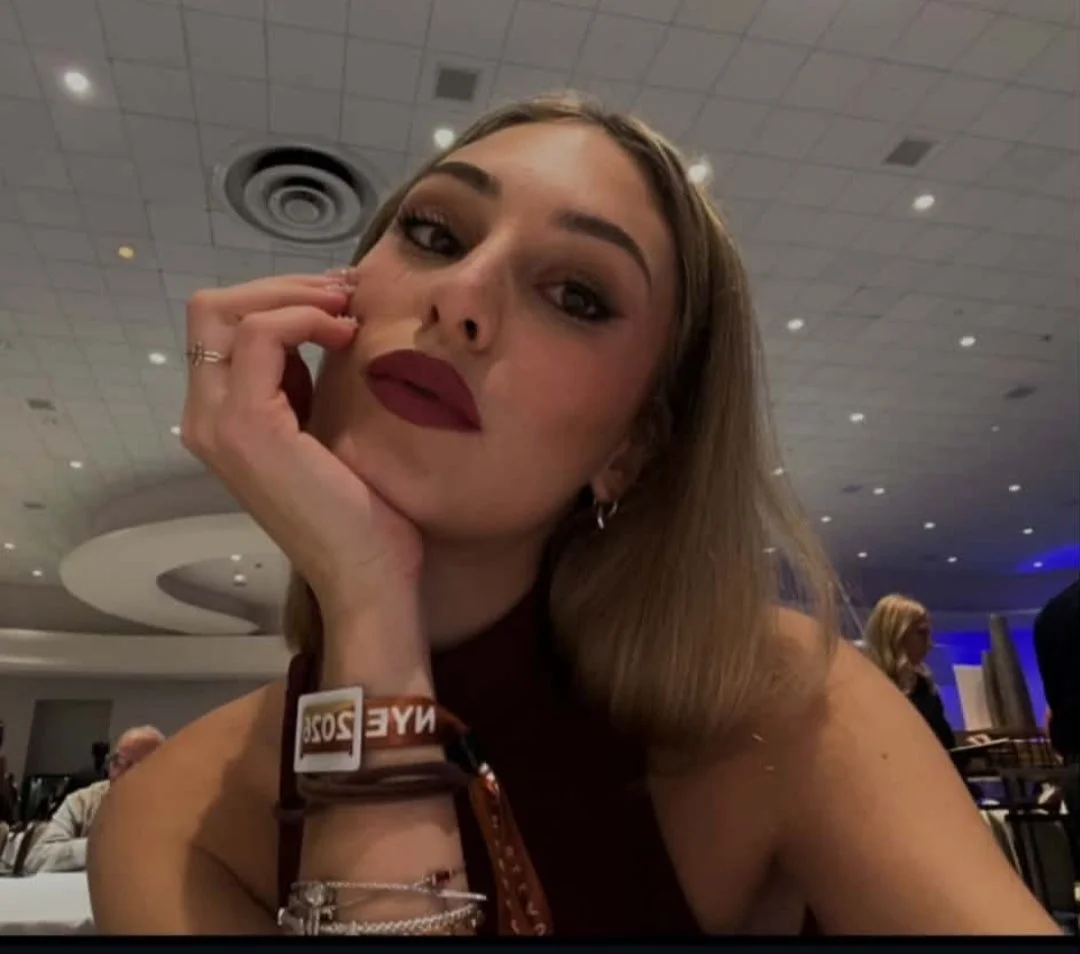 Shameless baddie teen slut Luna post naked selfie image 4