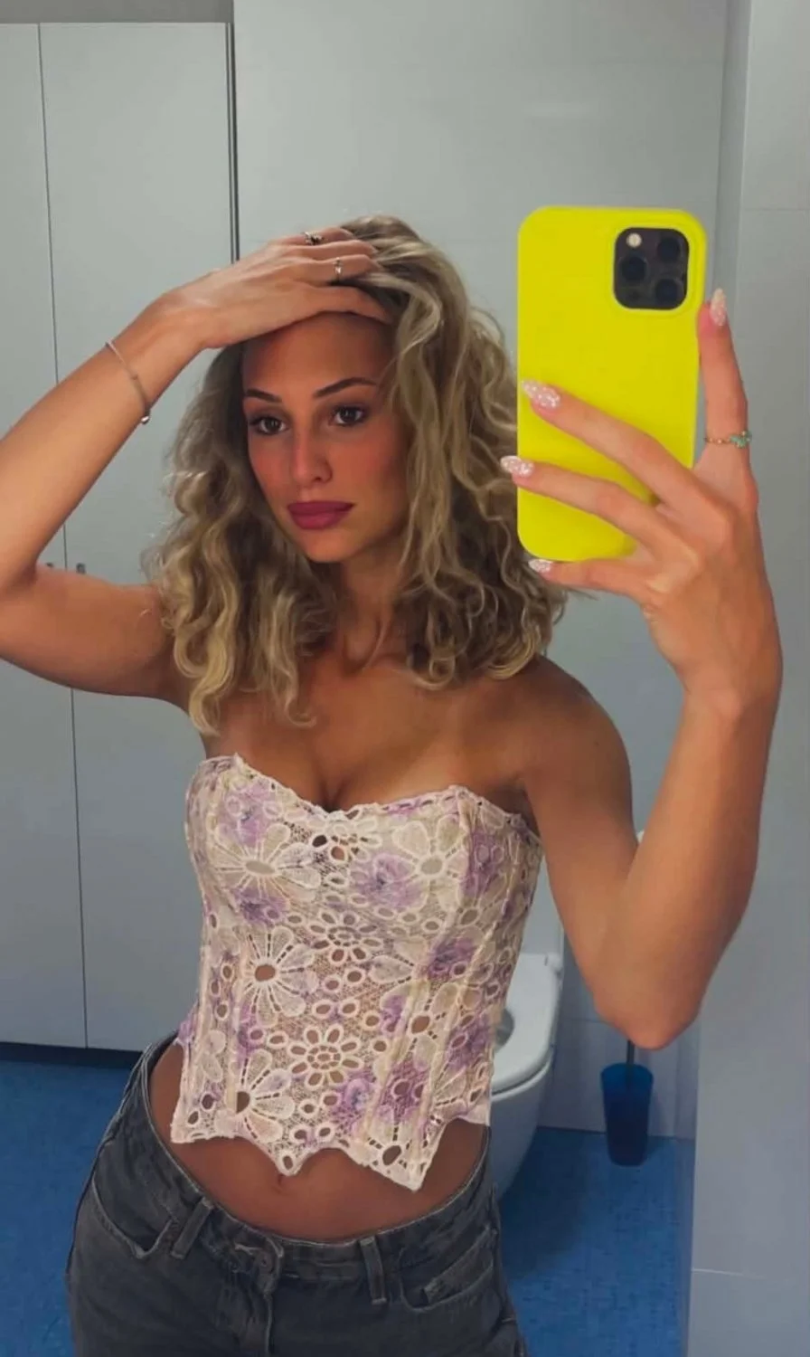 Shameless baddie teen slut Luna post naked selfie image 7