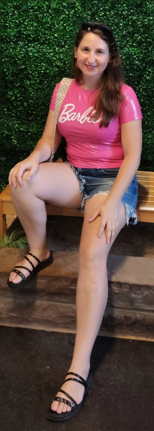Essa gostosa é fã da Bárbie e ama roupas rosas. Parte 3. IA - AI image 18
