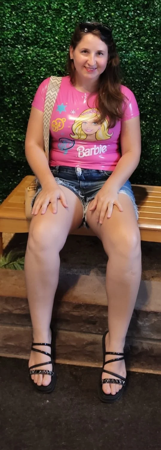 Essa gostosa é fã da Bárbie e ama roupas rosas. Parte 3. IA - AI image 19