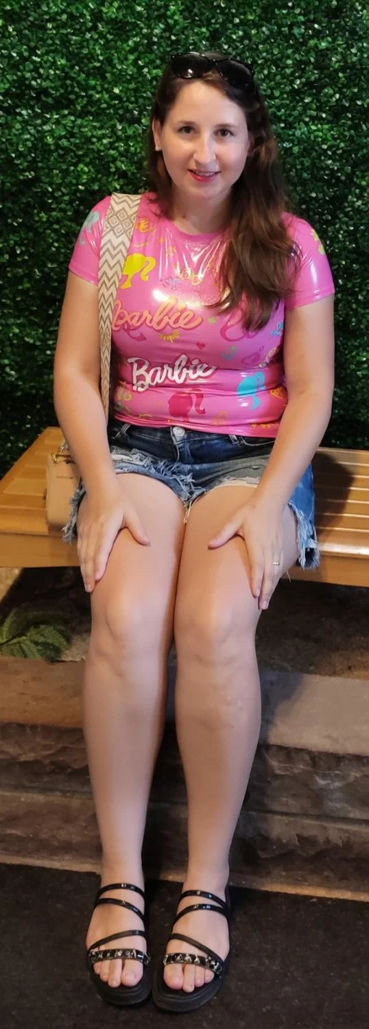 Essa gostosa é fã da Bárbie e ama roupas rosas. Parte 3. IA - AI image 23