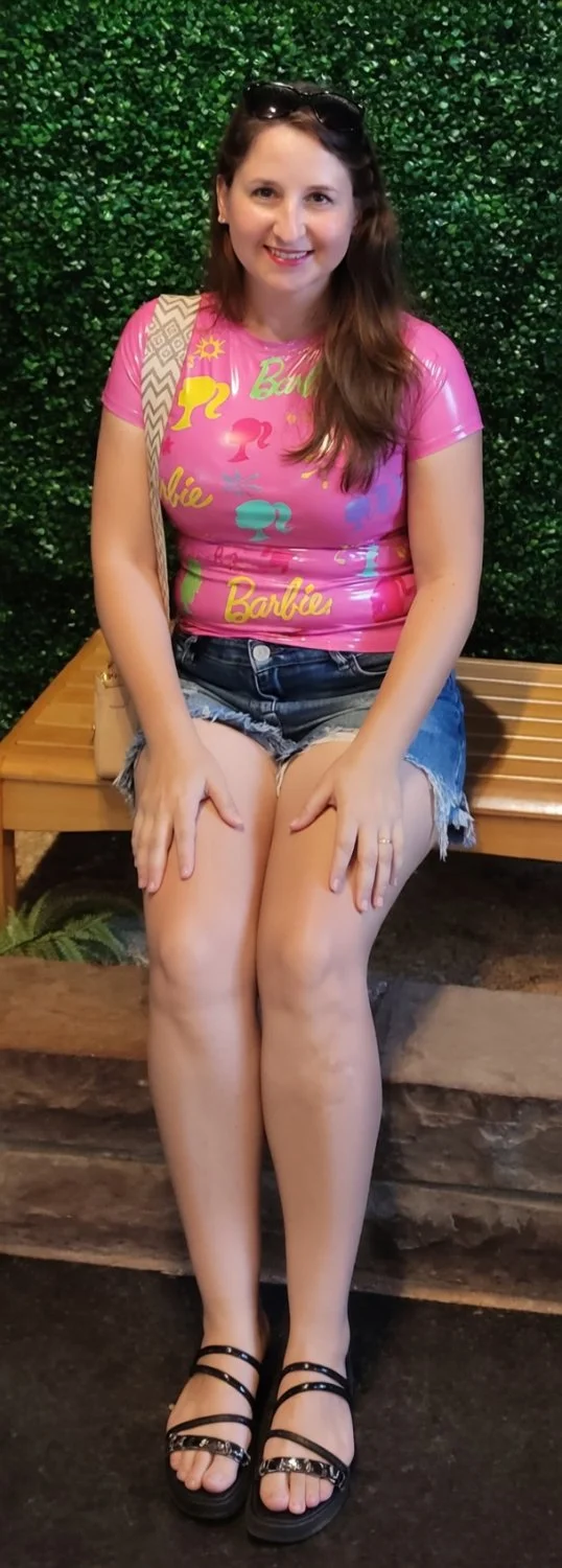 Essa gostosa é fã da Bárbie e ama roupas rosas. Parte 3. IA - AI image 26