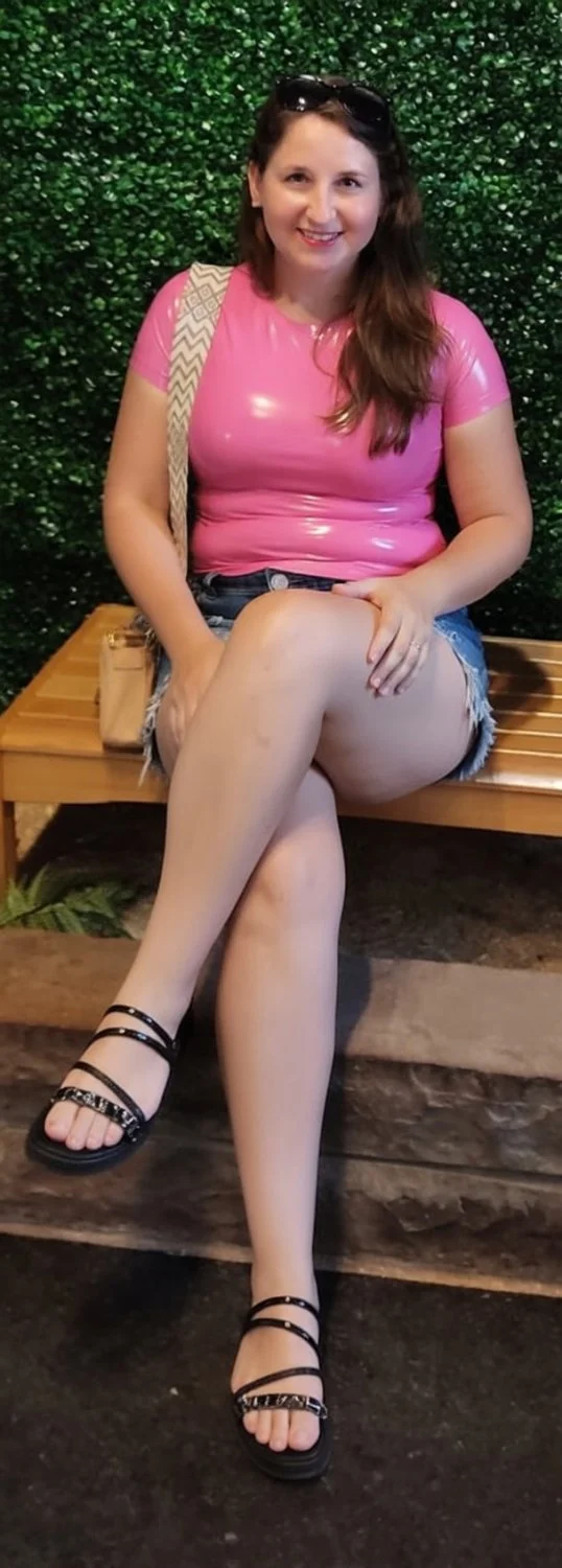 Essa gostosa é fã da Bárbie e ama roupas rosas. Parte 3. IA - AI image 9