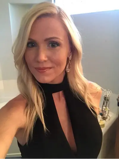 Hot MILF SHOWS EVERYTHING cover image