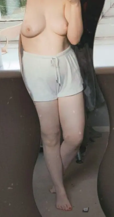 Slutty gf 20 UK, like and comment her shoe size and dress size (in UK sizes) for nudes with face cover image