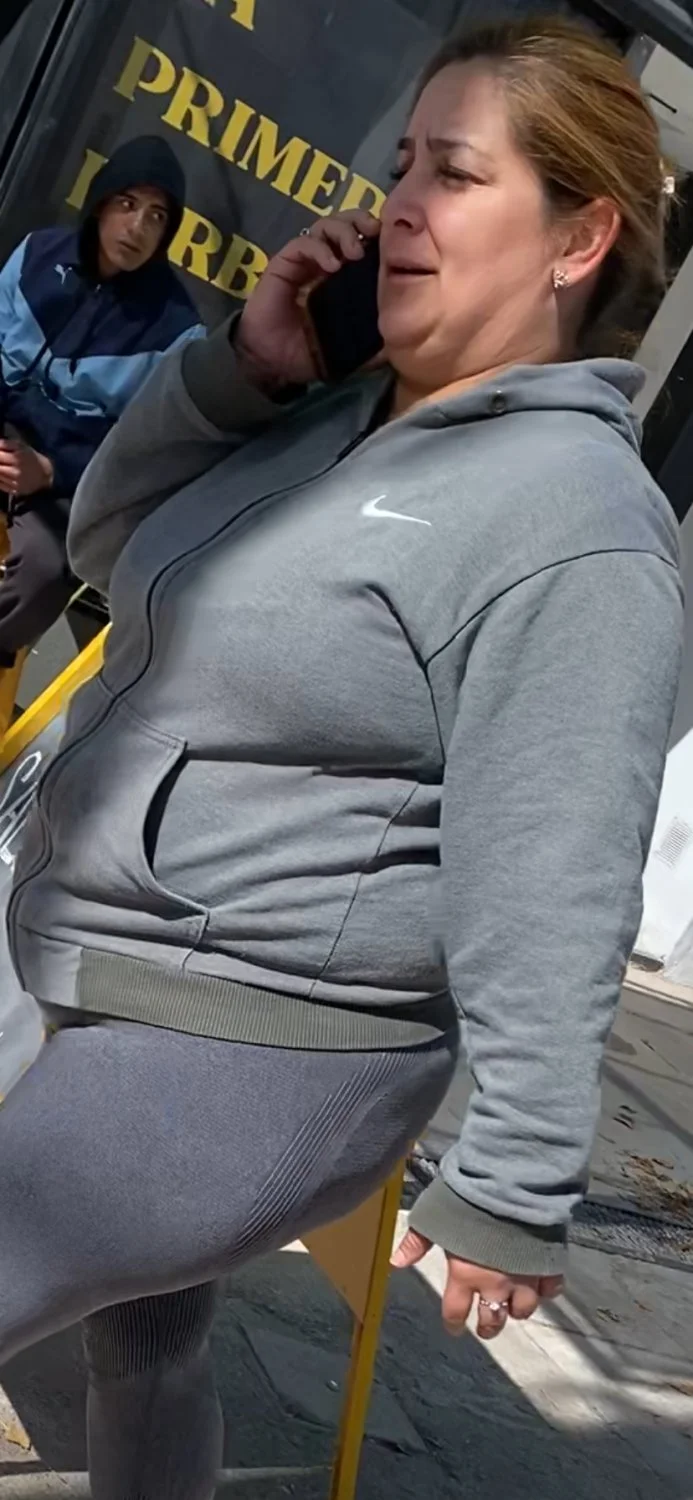 Madura gordita en calza image 2