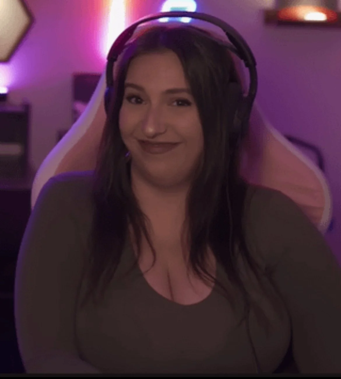 Big Titty YouTube Reactor - Part 2 image 11