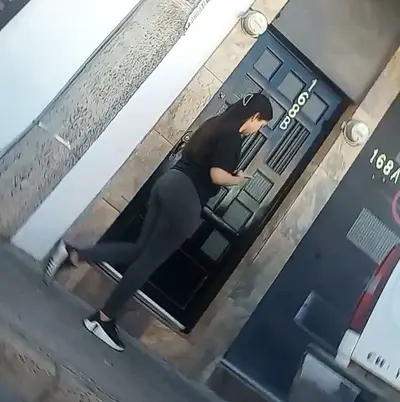 Putita en la calle cover image