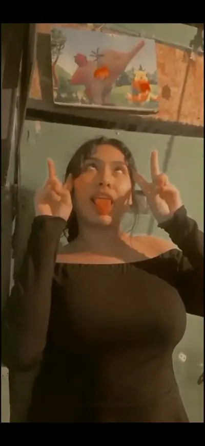 Putilla otaku pendeja jetona enseña las tetas cover image