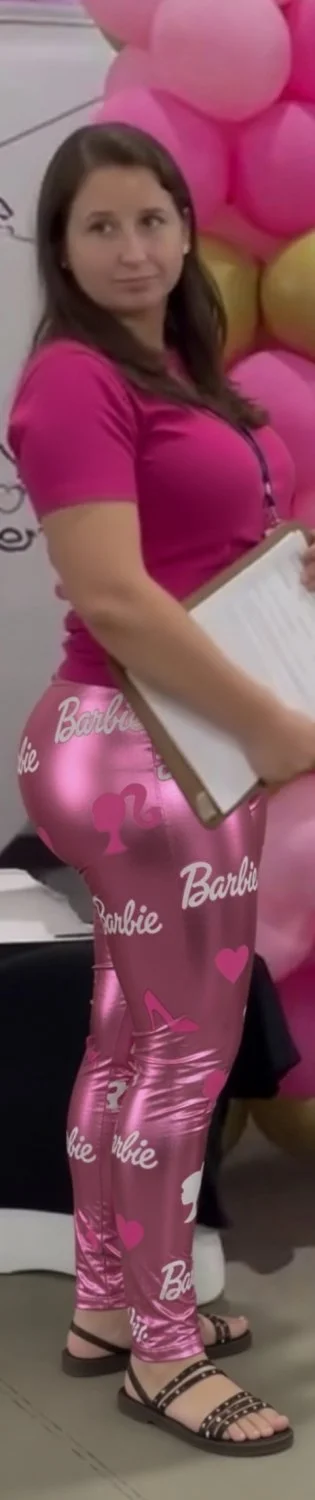Essa gostosa é fã da Bárbie e ama roupas rosas. Parte Final. IA - AI image 42