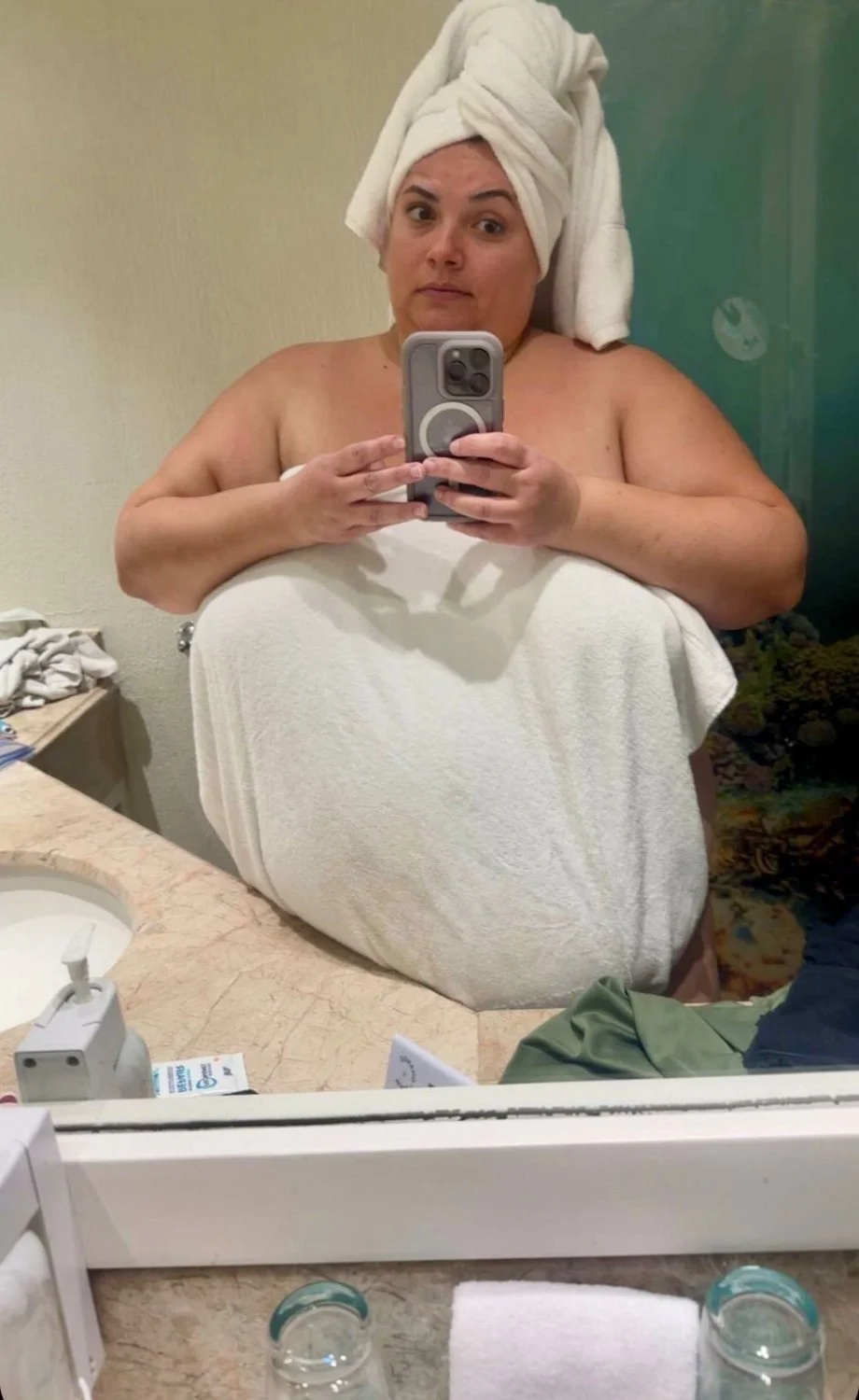Sexy BBW MILF bathroom selfies image 3