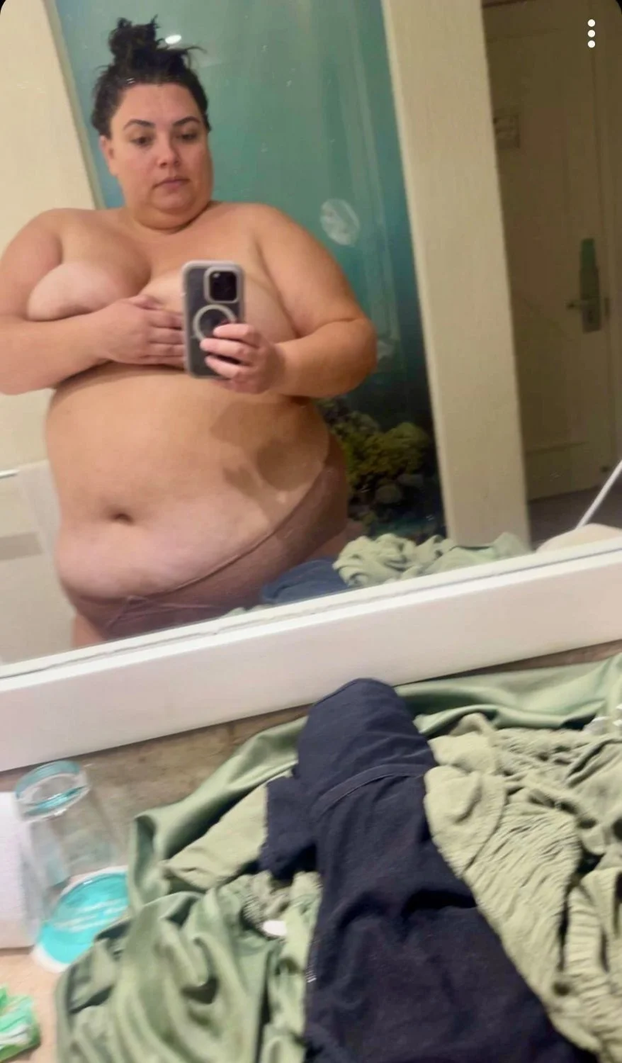 Sexy BBW MILF bathroom selfies image 4
