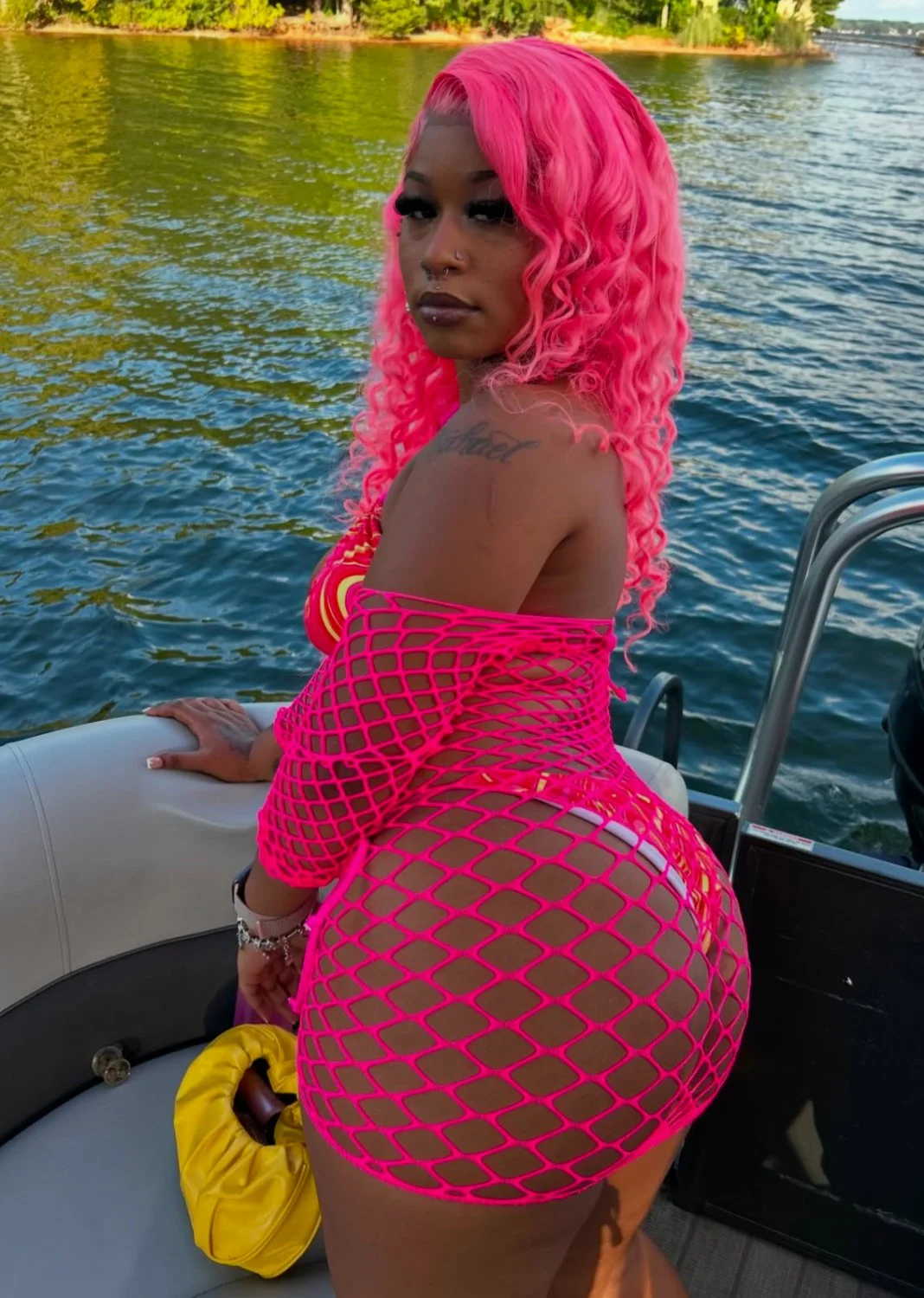 Thickie ebonyy image 3