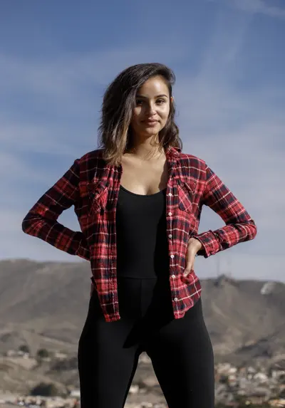 Alejandra ⛰🥵 cover image