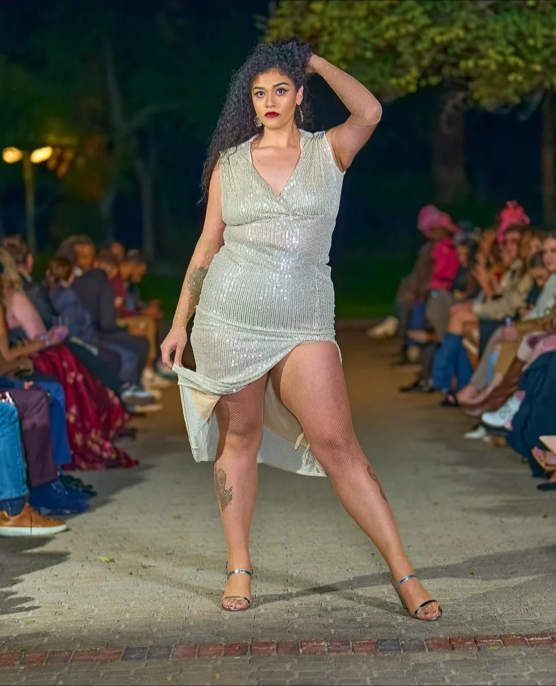 6'4 Tall Thick Gorgeous Amazon Milf.. <> Fetish Model.. image 4