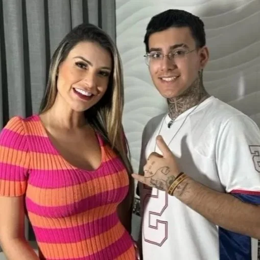 🇧🇷 Loira gostosa dando boquete a um Preto Roludo main image