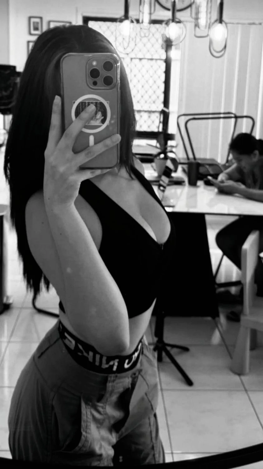 hottie image 2