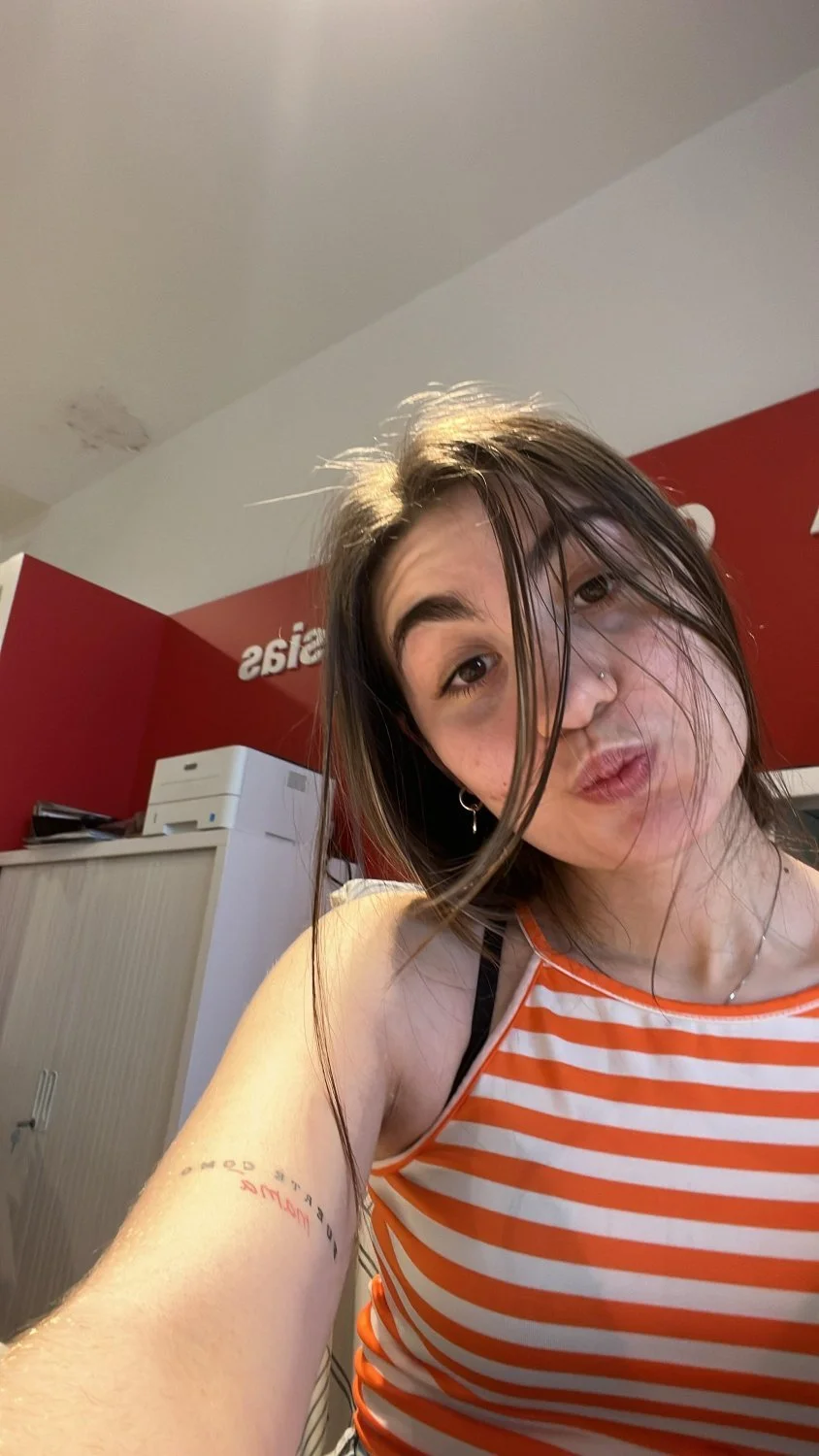 Hermosa chica infiel le pone cuernos a su marido con su ex novio main image
